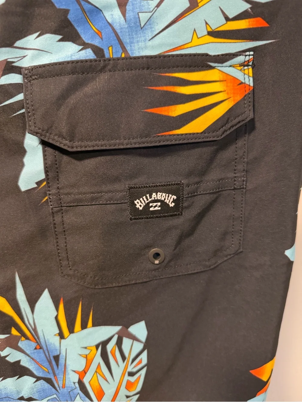 NWT Billabong Recycler Pro Boardshorts Tropical Palm Print Size 31